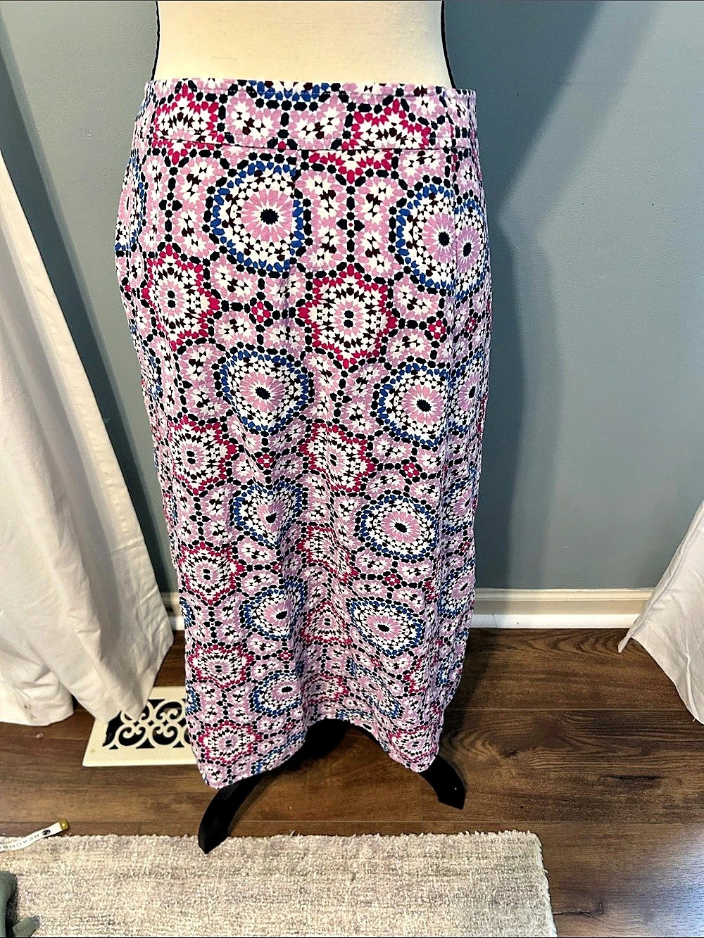 LOFT Geometric Midi Skirt in Pink & Blue Size 2 Like New